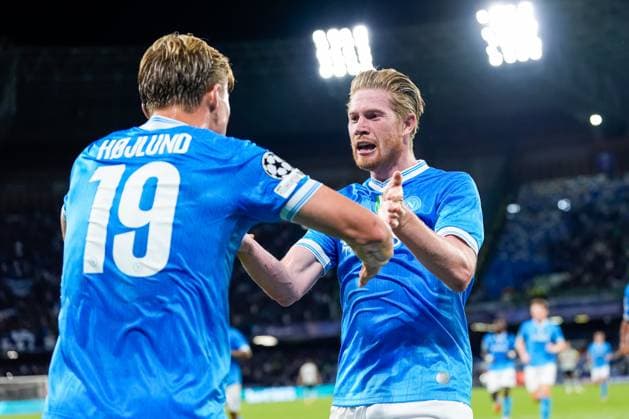 Napoli v Sporting Lisbon - UEFA Champions League Rasmus Hojlund of SSC Napoli celebrates with Kevin De Bruyne after scoring first goal during the UEFA Champions League 2025 26 League Phase MD2 match between SSC Napoli and Sporting Lisbon at Stadio Diego Armando Maradona on October 1, 2025 in Neaples, Italy. Neaples Stadio Diego Armando Maradona Campania Italy Copyright: xGiuseppexMaffiax 251001_UCL_Napoli-Sporting_GM_6396