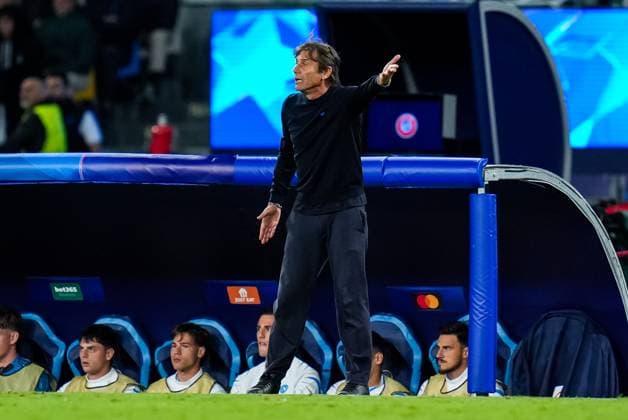 Napoli v Sporting Lisbon - UEFA Champions League Antonio Conte Head Coach of SSC Napoli gestures during the UEFA Champions League 2025 26 League Phase MD2 match between SSC Napoli and Sporting Lisbon at Stadio Diego Armando Maradona on October 1, 2025 in Neaples, Italy. Neaples Stadio Diego Armando Maradona Campania Italy Copyright: xGiuseppexMaffiax 251001_UCL_Napoli-Sporting_GM_0315