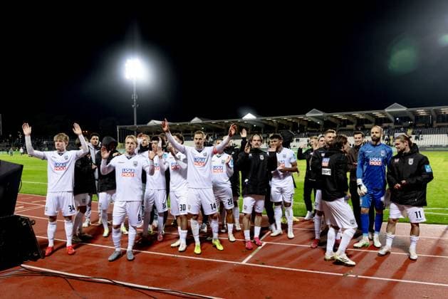 Football, Season 2025 2026, 3 Liga, Donaustadion Ulm, Matchday 9, SSV Ulm 1846 Football 1 FC Schweinfurt 05, 01 10 2025 01 10 2025, Football, Season 2025 2026, 3 Liga, Donaustadion Ulm, Matchday 9, SSV Ulm 1846 Football 1 FC Schweinfurt 05, Cheering Emotions Joy after the 5 1 home win at the Spatzen Team Team SSV Ulm 1846 Fußball f l 34 Jan Boller SSV Ulm 1846 Fußball , 8 Ben Westermeier SSV Ulm 1846 Fußball , 14 Dennis Dressel SSV Ulm 1846 Fußball , 25 Elias Löder SSV Ulm 1846 Fußball Foto Lucca Fundel Ulm Donaustadion Baden Württemberg Germany