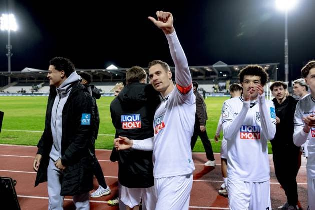 Football, Season 2025 2026, 3 Liga, Donaustadion Ulm, Matchday 9, SSV Ulm 1846 Football 1 FC Schweinfurt 05, 01 10 2025 01 10 2025, Football, Season 2025 2026, 3 Liga, Donaustadion Ulm, Matchday 9, SSV Ulm 1846 Football 1 FC Schweinfurt 05, Cheers Emotions Joy after the 5 1 home win at the Spatzen 14 Dennis Dressel SSV Ulm 1846 Football Photo Lucca Fundel Ulm Donaustadion Baden Württemberg Germany