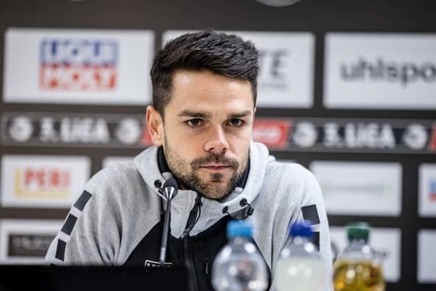 Football, Season 2025 2026, 3 Liga, Donaustadion Ulm, 9 Matchday, SSV Ulm 1846 Football 1 FC Schweinfurt 05, 01 10 2025 01 10 2025, Football, Season 2025 2026, 3 Liga, Donaustadion Ulm, 9 Matchday, SSV Ulm 1846 Football 1 FC Schweinfurt 05, Coach Victor Kleinhenz 1 FC Schweinfurt 05 Photo Lucca Fundel Ulm Donaustadion Baden Württemberg Germany