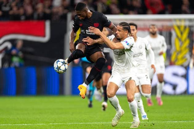 2025-10-01 Bayer 04 Leverkusen v PSV Eindhoven - UEFA Champions League 2025 26 League Phase MD2 LEVERKUSEN, GERMANY - OCTOBER 1: Christian Kofane of Bayer 04 Leverkusen battles for the ball with Armando Obispo of PSV during the UEFA Champions League 2025 26 League Phase MD2 match between Bayer 04 Leverkusen and PSV Eindhoven at BayArena on October 1, 2025 in Leverkusen, Germany. Leverkusen BayArena Germany Content not available for redistribution in The Netherlands directly or indirectly through any third parties. Copyright: xJorisxVerwijstx