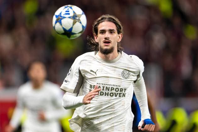 2025-10-01 Bayer 04 Leverkusen v PSV Eindhoven - UEFA Champions League 2025 26 League Phase MD2 LEVERKUSEN, GERMANY - OCTOBER 1: Yarek Gasiorowski of PSV in action during the UEFA Champions League 2025 26 League Phase MD2 match between Bayer 04 Leverkusen and PSV Eindhoven at BayArena on October 1, 2025 in Leverkusen, Germany. Leverkusen BayArena Germany Content not available for redistribution in The Netherlands directly or indirectly through any third parties. Copyright: xJorisxVerwijstx