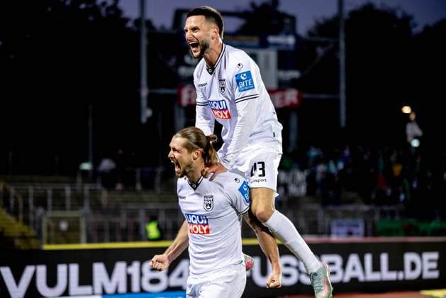 Football, Season 2025 2026, 3 Liga, Donaustadion Ulm, Matchday 9, SSV Ulm 1846 Football 1 FC Schweinfurt 05, 01 10 2025 01 10 2025, Football, Season 2025 2026, 3 Liga, Donaustadion Ulm, Matchday 9, SSV Ulm 1846 Football 1 FC Schweinfurt 05, Goal celebration joy after goal Goal shot for 1 0 by 11 Dennis Chessa SSV Ulm 1846 Fußball v l 11 Dennis Chessa SSV Ulm 1846 Fußball , 43 Leon Dajaku SSV Ulm 1846 Fußball Foto Lucca Fundel Ulm Donaustadion Baden Württemberg Germany