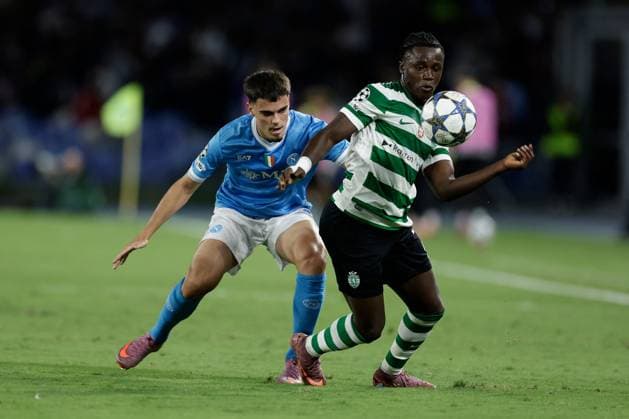 CALCIO - UEFA Champions League - SSC Napoli vs Sporting CP Napoli s Spanish defender Miguel Gutierrez challenges for the ball with Sporting s Portuguese forward Geovany Quenda during the Uefa champions league match between SSC Napoli vs Sporting Clube de Portugal at the Diego Armando Maradona Stadium in Naples on October 1, 2025. Naples Italy  Copyright: xIPAxSport ABACAx