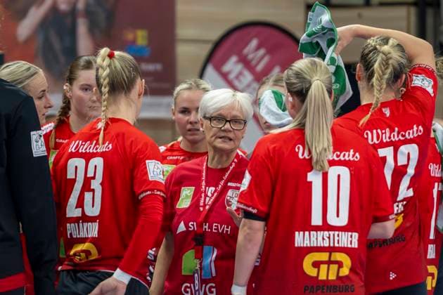 Handball Bundesliga Women, Season 2025 2026 SV Union Halle Neustadt vs VfL Oldenburg Halle, Germany 01 October 2025 In the picture middle Coach Ines Seidler Halle Halle Saale SWH Arena Sachsen Anhalt Germany