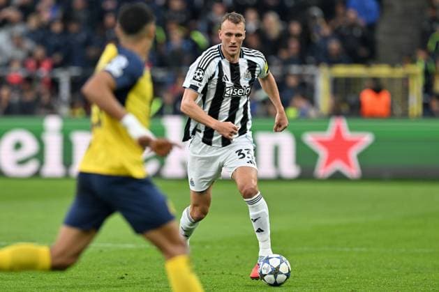 251001 Royale Union Saint-Gilloise vs Newcastle United FC Dan Burn (33) of Newcastle pictured during the Uefa Champions League second matchday in the League phase game in season 2025 - 2026 between Royale Union Saint-Gilloise and Newcastle United FC on October 1 , 2025 in Anderlecht, Belgium. (Photo by David Catry sportpix) Anderlecht Belgium  Copyright: xDavidxCatryx 20251001DC2_8145
