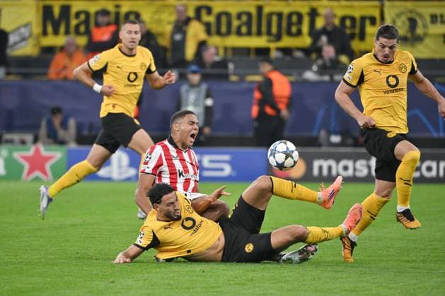 Ramy Bensebaini Borussia Dortmund , left , saves against Maroan Sannadi Athletic Bilbao , right Marcel Sabitzer Borussia Dortmund 01 10 2025, Football Champions League 2025 2026, Matchday 2, Borussia Dortmund Athletic Bilbao UEFA regulations prohibit any use of photographs as image sequences and or quasi video Dortmund Signal Iduna Park Nordrhein Westfalen Germany Team2