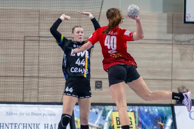 Handball Bundesliga Women, Season 2025 2026 SV Union Halle Neustadt vs VfL Oldenburg Halle, Germany 01 October 2025 In the picture from left Lisa Marie Fragge Oldenburg and Tena Petika Halle Halle Saale SWH Arena Sachsen Anhalt Germany