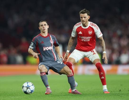 London, England, 1st October 2025. Lorenzo Pirol of Olympiakos tussles with Ben White of Arsenal during the Arsenal vs Olympiacos UEFA Champions League match at the Emirates Stadium, London. Picture credit should read: David Klein Sportimage EDITORIAL USE ONLY. No use with unauthorised audio, video, data, fixture lists, club league logos or live services. Online in-match use limited to 120 images, no video emulation. No use in betting, games or single club league player publications. SPI_035_DK_Arsenal_Olympiakos SPI-4186-0036