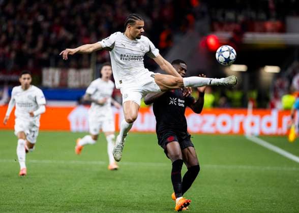 Leverkusen, Bayarena, 01 10 2021 Armando Obispo of Eindhoven chhallenges Christian Kofane of Leverkusen during the Championsleague match Bayer 04 Leverkusen vs PSV Eindhoven