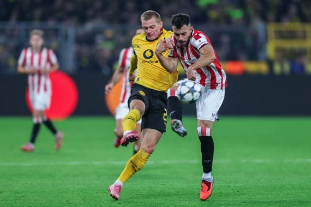Soccer UEFA Champions League Matchday 2 Borussia Dortmund Athletic Bilbao on 01 10 2025 at Signal Iduna Park in Dortmund Julian Ryerson Dortmund , left Aitor Paredes Bilbao , right xJRx