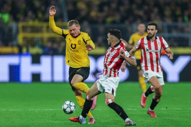 Soccer UEFA Champions League Matchday 2 Borussia Dortmund Athletic Bilbao on 01 10 2025 at Signal Iduna Park in Dortmund Julian Ryerson Dortmund , left Aitor Paredes Bilbao , right xJRx