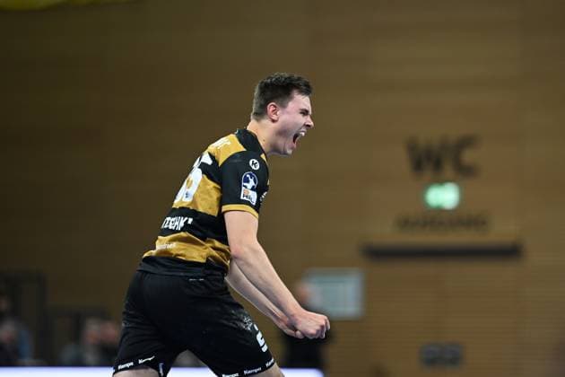 Jannik Dutschke HC Elbflorenz 2006, 35 celebrates after his goal HC Elbflorenz 2006 vs HSV Hamburg, DHB Pokal Men, Season 2025 2026, 01 10 2025 HC Elbflorenz 2006 vs HSV Hamburg DHB Pokal Men, Season 2025 2026, 01 10 2025 Dresden Copyright: xEibner-Pressefoto xHoepnerx EP_PHR