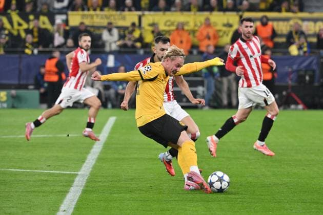 Julian Brandt Borussia Dortmund scores the goal to 4 1 01 10 2025, Football Champions League 2025 2026, 2 Matchday, Borussia Dortmund Athletic Bilbao UEFA regulations prohibit any use of photographs as image sequences and or quasi video Dortmund Signal Iduna Park Nordrhein Westfalen Germany Team2