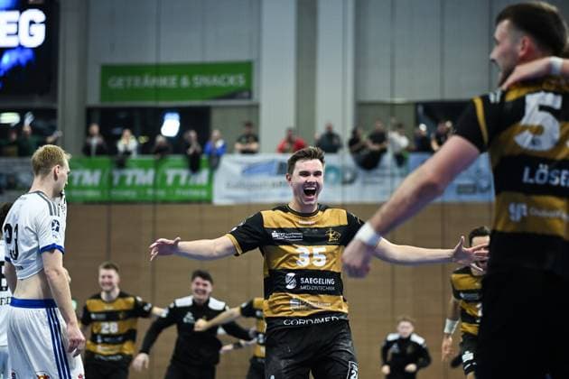 Jannik Dutschke HC Elbflorenz 2006, 35 celebrates after the decisive goal by Timo Loeser HC Elbflorenz 2006, 55 HC Elbflorenz 2006 vs HSV Hamburg, DHB Pokal Herren, Spielzeit 2025 2026, 01 10 2025 HC Elbflorenz 2006 vs HSV Hamburg DHB Pokal Herren, Spielzeit 2025 2026, 01 10 2025 Dresden Copyright: xEibner-Pressefoto xHoepnerx EP_PHR