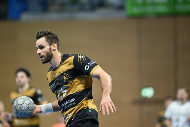 Sebastian Greß HC Elbflorenz 2006, 25 in attack HC Elbflorenz 2006 vs HSV Hamburg, DHB Cup Men, 2025 2026 season, 01 10 2025 HC Elbflorenz 2006 vs HSV Hamburg DHB Cup Men, 2025 2026 season, 01 10 2025 Dresden Copyright: xEibner-Pressefoto xHoepnerx EP_PHR