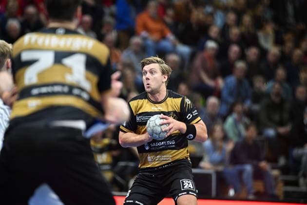 Viktor Petersen Norberg HC Elbflorenz 2006, 8 in attack HC Elbflorenz 2006 vs HSV Hamburg, DHB Pokal Herren, Spielzeit 2025 2026, 01 10 2025 HC Elbflorenz 2006 vs HSV Hamburg DHB Pokal Herren, Spielzeit 2025 2026, 01 10 2025 Dresden Copyright: xEibner-Pressefoto xHoepnerx EP_PHR