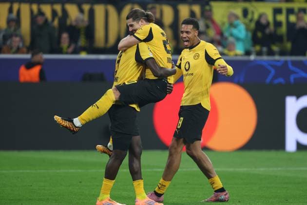 UEFA Champions League Borussia Dortmund Athletic Bilbao on 01 10 2025 at Signal Iduna Park in Dortmund Cheering, goal celebration, goal scorer Serhou Guirassy Dortmund 9 celebrates with the team after his goal for 3 to 1, here with Marcel Sabitzer Dortmund 20 and Felix Nmecha Dortmund 8 MH