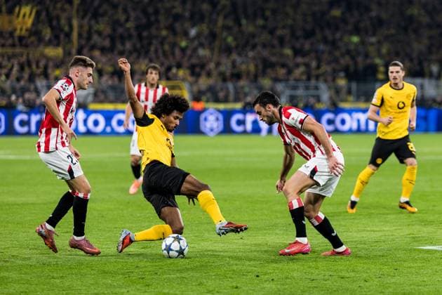 UEFA Champions League, Borussia Dortmund Athletic Club Bilbao 01 10 2025 duel Robert Navarro Athletic Club Bilbao, 23 , Karim Adeyemi Borussia Dortmund, 27 , Inigo Lekue Athletic Club Bilbao, 15 UEFA Champions League, Borussia Dortmund Athletic Club Bilbao, Dortmund, SIGNAL IDUNA PARK on 01 10 2025 Copyright: xBEAUTIFULxSPORTS Wunderlx