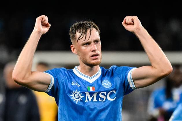 Sam Beukema of SSC Napoli celebrates at the end of the UEFA Champions League 2025 2026 football match between SSC Napoli and Sporting CP at Diego Armando Maradona stadium in Naples (Italy), October 1, 2025. andreaxstaccioli