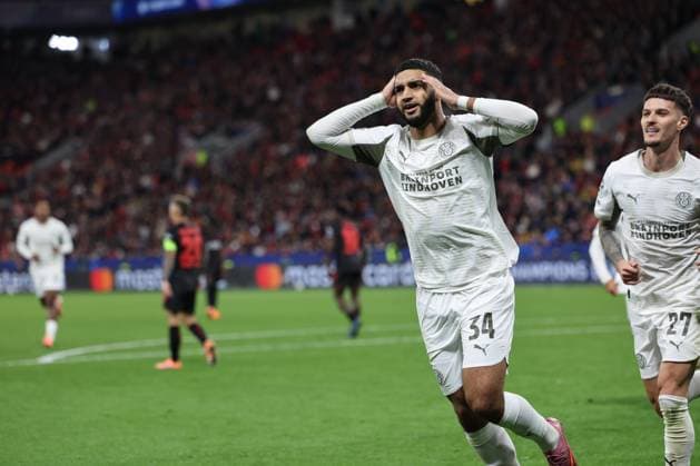 GER, UEFA CL, matchday 2, league phase, Bayer 04 Leverkusen GER vs PSV Eindhoven NED , 01 10 2025, BayArena, Leverkusen, GER, UEFA CL, matchday 2, league phase, Bayer 04 Leverkusen GER vs PSV Eindhoven NED , , pictured 1 1 by Ismael Saibari PSV Endhoven 34 , goal celebration jubilation, with Dennis Man PSV Endhoven 27 , nordphotoxGmbHx xMeuter nph00351