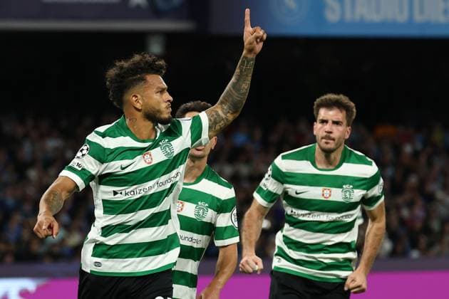 Luis Suarez of Sporting CP celebrates with team mates after scoring the goal of 1-1 during the UEFA Champions League 2025 2026 football match between SSC Napoli and Sporting CP at Diego Armando Maradona stadium in Naples (Italy), October 01st, 2025. cesarexpurini