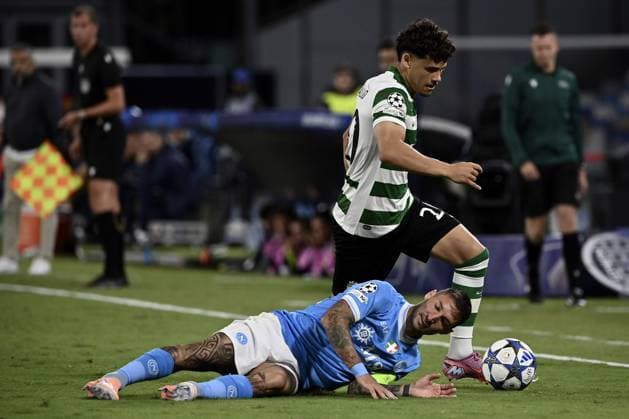 Napoli v Sporting CP - UEFA Champions League NAPLES, ITALY, OCTOBER 01: Matteo Politano (L), of Napoli, is in action against Maximiliano Araujo (R), of Sporting CP, during the League phase UEFA Champions League football match between Napoli and Sporting CP at the Diego Armando Maradona Stadium in Naples, Italy, on October 01, 2025. Isabella Bonotto Anadolu Naples Italy. Editorial use only. Please get in touch for any other usage.  Copyright: x2025xAnadoluxIsabellaxBonottox