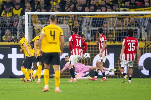 01 10 2025, UEFA Champions League, Matchday 2, Borussia Dortmund Athletic Club Bilbao, Marcel Sabitzer Borussia Dortmund shoots at Serhou Guirassy Borussia Dortmund and he scores to make it 3 1, Dortmund Signal Iduna Park NRW Germany xRHR PHOTO DEx Copyright: DennisxEwert RHR-FOTOx RHR-FOTO DE