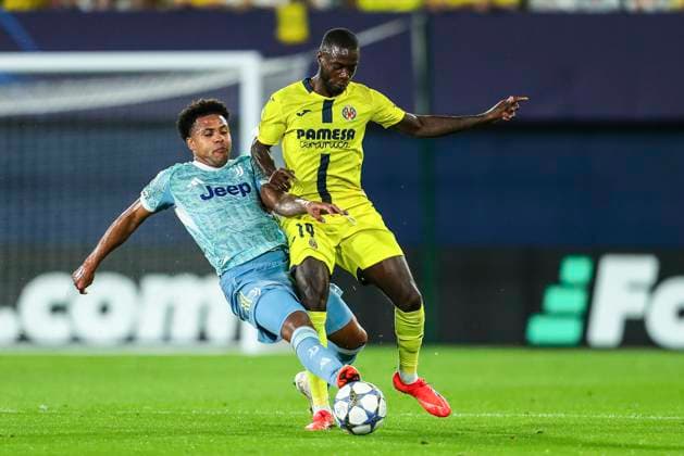 October 1, 2025, Vilarreal, Castellon, SPAIN: Weston McKennie of Juventus de Turin and Nicolas Pepe of Villarreal CF in action during the UEFA Champions League, semifinals, football match played between Villarreal CF and Juventus de Turin at the Ceramica Stadium on October 1, 2025, in Castellon, Spain. Vilarreal SPAIN - ZUMAa181 20251001_zaa_a181_082 Copyright: xIvanxTerronx