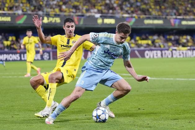 Villarreal CF v Juventus - UEFA Champions League VILLARREAL, SPAIN - OCTOBER 1: Kenan Yildiz of Juventus in action against Santi Comesana of Villarreal during the UEFA Champions League football match between Villarreal CF and Juventus at Estadio de la Ceramica in Villarreal, Spain on October 1, 2025. Jose Hernandez Anadolu Villarreal Spain. Editorial use only. Please get in touch for any other usage.  Copyright: x2025xAnadoluxJosexHernandezx