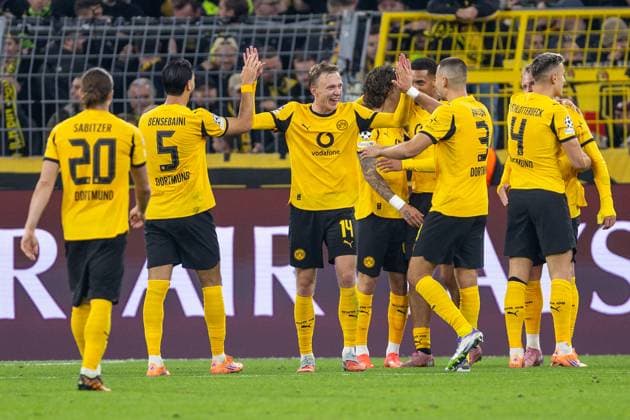 01 10 2025, UEFA Champions League, Matchday 2, Borussia Dortmund Athletic Club Bilbao, Maximilian Beier Borussia Dortmund celebrates the goal for 4 1 together with his teammates, Dortmund Signal Iduna Park NRW Germany xRHR PHOTO DEx Copyright: DennisxEwert RHR-FOTOx RHR-FOTO DE