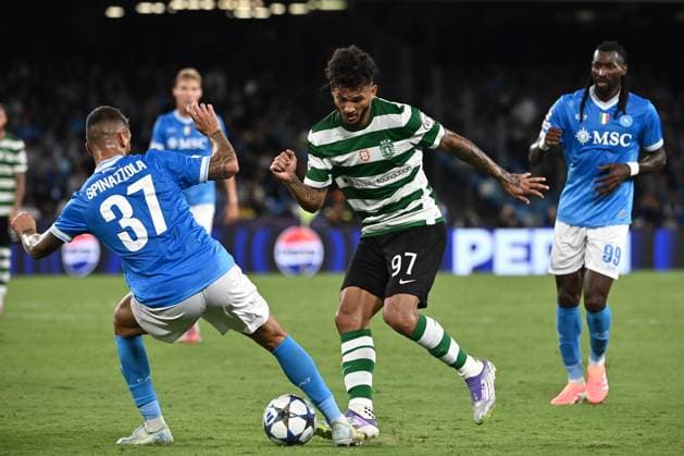 Napoli v Sporting CP - UEFA Champions League NAPLES, ITALY, OCTOBER 01: Luis Suarez (R), of Sporting CP, is challenged by Leonardo Spinazzola (L), of Napoli, during the League phase UEFA Champions League football match between Napoli and Sporting CP at the Diego Armando Maradona Stadium in Naples, Italy, on October 01, 2025. Isabella Bonotto Anadolu Naples Italy. Editorial use only. Please get in touch for any other usage.  Copyright: x2025xAnadoluxIsabellaxBonottox