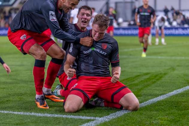 Verl, Germany 01 October 2025 3 Liga 2025 2026 SC Verl vs FC Ingolstadt 04 In the picture goal scorer Simon Lorenz FCI cheers with his teammates after his goal to 2 2, DFB regulations prohibit any use of photographs as image sequences and or quasi video Sportclub Arena Nordrhein Westfalen Copyright: xFotostandx xSchäferx