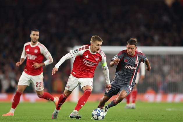 Arsenal FC v Olympiacos FC, Champions League Martin Odegaard of Arsenal and Santiago Hezze of Olympiacos during the Arsenal FC v Olympiacos FC UEFA Champions League Round One Group Stage match at the Arsenal Stadium, London, England, United Kingdom on 1 October 2025 Credit: Katie Chan Every Second Media Editorial use only. All images are copyright Every Second Media Limited. No images may be reproduced without prior permission. Copyright: xIMAGO EveryxSecondxMediax ESM-1605-0054 KatiexChanx xEveryxSecondxMediax