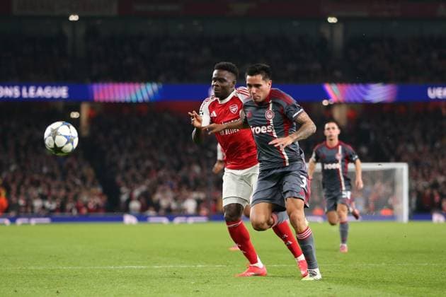 Arsenal FC v Olympiacos FC, Champions League Bukayo Saka of Arsenal and Francisco Ortega of Olympiacos during the Arsenal FC v Olympiacos FC UEFA Champions League Round One Group Stage match at the Arsenal Stadium, London, England, United Kingdom on 1 October 2025 Credit: Katie Chan Every Second Media Editorial use only. All images are copyright Every Second Media Limited. No images may be reproduced without prior permission. Copyright: xIMAGO EveryxSecondxMediax ESM-1605-0065 KatiexChanx xEveryxSecondxMediax