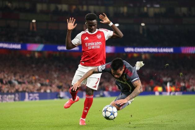 Arsenal FC v Olympiacos FC, Champions League Francisco Ortega of Olympiacos is fouled by Bukayo Saka of Arsenal during the Arsenal FC v Olympiacos FC UEFA Champions League Round One Group Stage match at the Arsenal Stadium, London, England, United Kingdom on 1 October 2025 Credit: Katie Chan Every Second Media Editorial use only. All images are copyright Every Second Media Limited. No images may be reproduced without prior permission. Copyright: xIMAGO EveryxSecondxMediax ESM-1605-0067 KatiexChanx xEveryxSecondxMediax