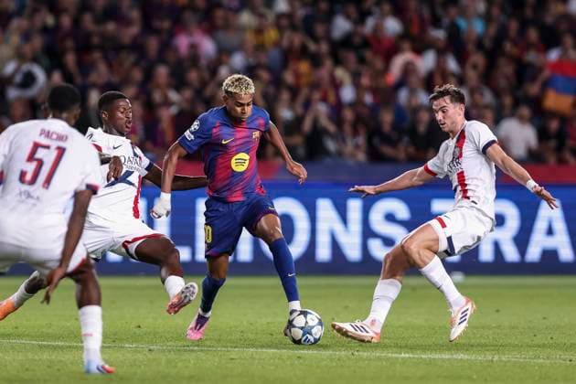 October 1, 2025, Barcelona, Barcelona, SPAIN: Lamine Yamal of FC Barcelona, Barca and Fabian Ruiz of Paris Saint-Germain FC in action during the UEFA Champions League 2025 26 League Phase MD2, match between FC Barcelona and Paris Saint-Germain at Estadi Olimpic Lluis Companys on October 01, 2025 in Barcelona, Spain. Barcelona SPAIN - ZUMAa181 20251001_zaa_a181_089 Copyright: xJavierxBorregox