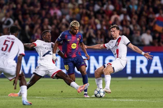 October 1, 2025, Barcelona, Barcelona, SPAIN: Lamine Yamal of FC Barcelona, Barca Nuno Mendes and Fabian Ruiz of Paris Saint-Germain FC compete for the ball during the UEFA Champions League 2025 26 League Phase MD2, match between FC Barcelona and Paris Saint-Germain at Estadi Olimpic Lluis Companys on October 01, 2025 in Barcelona, Spain. Barcelona SPAIN - ZUMAa181 20251001_zaa_a181_099 Copyright: xJavierxBorregox
