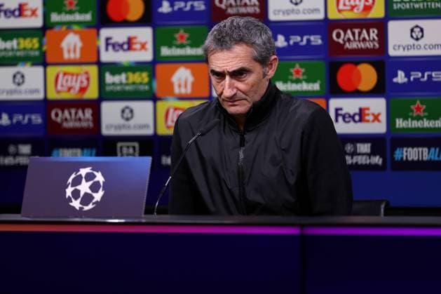 01 10 2025, Football, UEFA Champions League, Borussia Dortmund Athletic Club Bilbao, BVB Stadion, Matchday 2, Season 2025 2026 The coaches at the post-match press conference Visibly disappointed after the defeat Head coach Ernesto Valverde Bilbao hc Regulations prohibit any use of photographs as image sequences and or quasi video North Rhine-Westphalia Germany