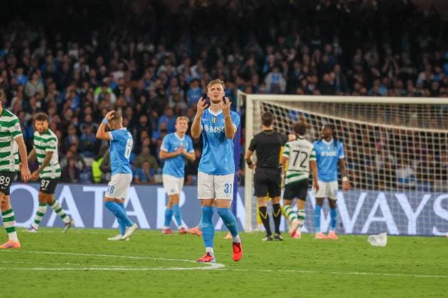 Napoli vs Sporting Club de Portugal Champions League Sam Baukema of SSC Napoli During the Champions League match on October 1, 2025, between Napoli and Sporting Club de Portugal at the Diego Armando Maradona Stadium in Naples. Photo: Napoli Stadio Diego Armando Maradona Napoli Italia Copyright: xFABIOxSASSOxFabioxSassox Napoli Sporting Club De Portugal2025_10_01Fabio Sasso6091