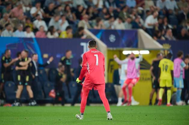 UEFA Champions League 2025 26 League Phase MD2 Mattia Perin of Juventus FC seen in action during the UEFA Champions League 2025 26 League Phase MD2 match between Villareal CF and Juventus FC at Estadio de la Ceramica, (Villareal ) on September 30, 2025. Villareal Estadio de la Ceramica Castellon Spain Copyright: xVicentexVidalx