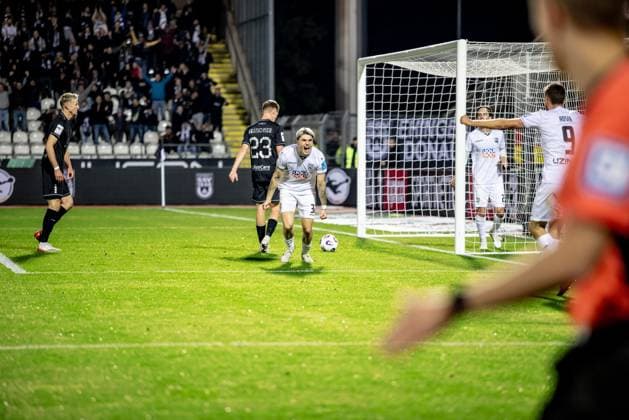 Football, Season 2025 2026, 3 Liga, Donaustadion Ulm, Matchday 9, SSV Ulm 1846 Football 1 FC Schweinfurt 05, 01 10 2025 01 10 2025, Football, Season 2025 2026, 3 Liga, Donaustadion Ulm, Matchday 9, SSV Ulm 1846 Football 1 FC Schweinfurt 05, Goal celebrations joy after goal Goal shot to 4 1 by 32 Niklas Kölle SSV Ulm 1846 Football Kölle on this day with a double pack Photo Lucca Fundel Ulm Donaustadion Baden Württemberg Germany