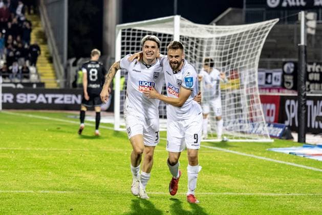 Football, Season 2025 2026, 3 Liga, Donaustadion Ulm, Matchday 9, SSV Ulm 1846 Football 1 FC Schweinfurt 05, 01 10 2025 01 10 2025, Football, Season 2025 2026, 3 Liga, Donaustadion Ulm, Matchday 9, SSV Ulm 1846 Football 1 FC Schweinfurt 05, Goal celebrations joy after goal Goal shot to 4 1 by 32 Niklas Kölle SSV Ulm 1846 Fußball Kölle on this day with a double pack v l 32 Niklas Kölle SSV Ulm 1846 Fußball , 9 Lucas Röser SSV Ulm 1846 Fußball Foto Lucca Fundel Ulm Donaustadion Baden Württemberg Germany