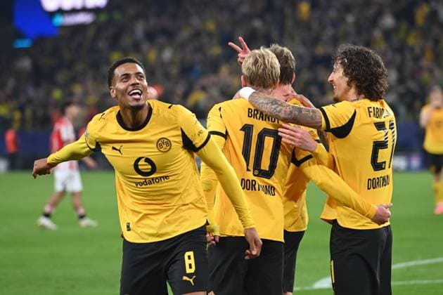 Julian BRANDT DO cheers after his goal for 4 1, cheers, jubilation, joy, cheers, left Felix NMECHA DO Football UEFA Champions League Group Stage 2 Matchday Borussia Dortmund DO Atletic Bilbao 4 1 on 01 10 2025 in Dortmund Germany UEFA regulations prohibit any use of photographs as image sequences and or quasi video Â