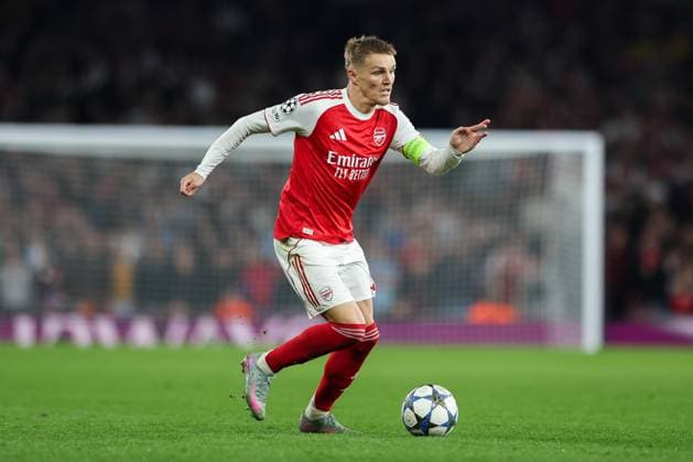 1st October 2025; Emirates Stadium, London, England; Champions League Football, Arsenal versus Olympiakos; Martin Odegaard of Arsenal runs with the ball  HenningxvonxJagow