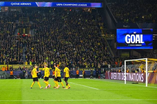 01 10 2025, xfanx, Football UEFA Champions League, Borussia Dortmund Athletic Bilbao v l Goalscorer Serhou Guirassy BVB , right in the picture, scores the goal for Borussia Dortmund 3 0 and cheers with his teammates DFL DFB REGULATIONS PROHIBIT ANY USE OF PHOTOGRAPHS as IMAGE SEQUENCES and or QUASI VIDEO Dortmund mfan