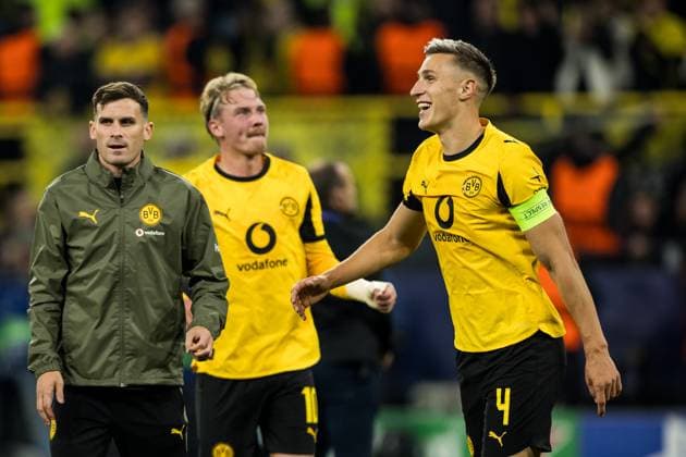 UEFA Champions League, Borussia Dortmund Athletic Club Bilbao 01 10 2025 Nico Schlotterbeck Borussia Dortmund, 4 celebrates the victory with his teammates and the fans UEFA Champions League, Borussia Dortmund Athletic Club Bilbao, Dortmund, SIGNAL IDUNA PARK on 01 10 2025 Copyright: xBEAUTIFULxSPORTS Wunderlx