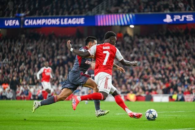 Bukayo Saka of Arsenal FC takes the ball into the penalty area during the UEFA Champions League match between Arsenal and Olympiakos at the Emirates Stadium, London, England on 1 October 2025. Copyright: xPhilxHutchinsonx 44060022