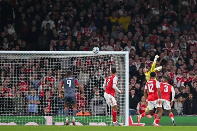 David Raya of Arsenal FC watches the ball clear his goal during the UEFA Champions League match between Arsenal and Olympiakos at the Emirates Stadium, London, England on 1 October 2025. Copyright: xPhilxHutchinsonx 44060033